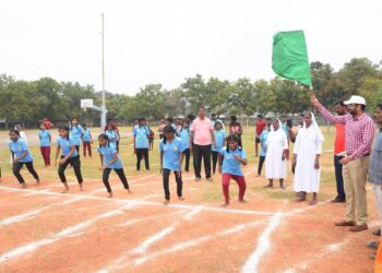 நாகப்பட்டினம் மாவட்டத்தில் முத்தமிழறிஞர் டாக்டர் கலைஞர் மாவட்ட விளையாட்டு அரங்கத்தில் தமிழ்நாடு விளையாட்டு மேம்பாட்டு ஆணையம் சார்பில் தமிழ்நாடு முதலமைச்சர் கோப்பை, மாற்றுத்திறனாளிகளுக்கான மாவட்ட அளவில் விளையாட்டு போட்டிகளை மாவட்ட ஆட்சித்தலைவர் டாக்டர் அ.அருண்தம்புராஜ் கொடியசைத்து தொடங்கி வைத்தார்.