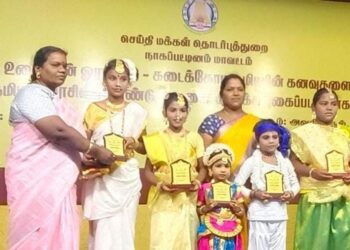 நாகப்பட்டினம் மாவட்டம் புதிய பேருந்து நிலையம் அருகிலுள்ள அவுரித்திடலில் செய்தி மக்கள் தொடர்புத் துறையின் சார்பில்  சாதனை விளக்க புகைப்படக் கண்காட்சி இரண்டாம் நாள் விழா நடைபெற்றது.