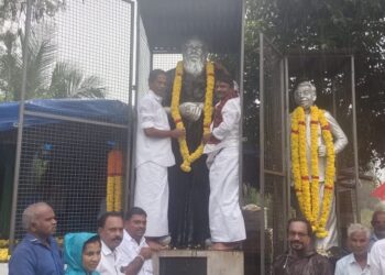 வேதாரண்யத்தை அடுத்த தென்னம்புலம் கடை தெருவில் பேரறிஞர் அண்ணாவின் 54   ம் நினைவு தினம் அனுசரிக்கப்பட்டது.