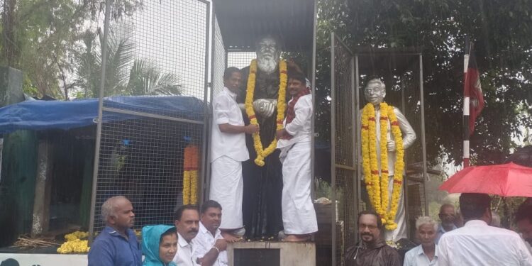 வேதாரண்யத்தை அடுத்த தென்னம்புலம் கடை தெருவில் பேரறிஞர் அண்ணாவின் 54 ம் நினைவு தினம் அனுசரிக்கப்பட்டது.