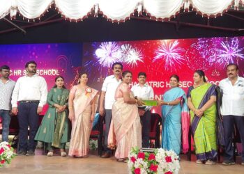 ஈரோடு கிழக்கு தொகுதி காங்கிரஸ் வேட்பாளர் இளங்கோவனுக்கு ஆதரவாக அமைச்சர் கீதாஜீவன், மார்க்கன்டேயன் எம்.எல்.ஏ வாக்கு சேகரிப்பு .