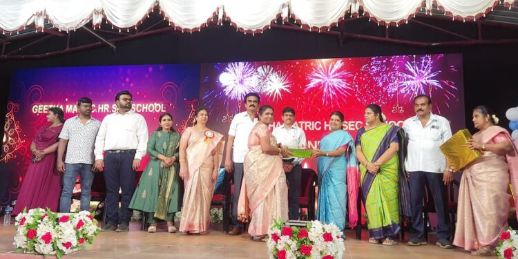 ஈரோடு கிழக்கு தொகுதி காங்கிரஸ் வேட்பாளர் இளங்கோவனுக்கு ஆதரவாக அமைச்சர் கீதாஜீவன், மார்க்கன்டேயன் எம்.எல்.ஏ வாக்கு சேகரிப்பு .