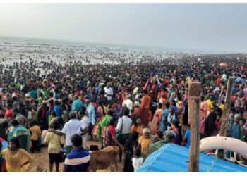 திருச்செந்தூர் முருகன் கோவிலில் இன்று தைப்பூசம் திருவிழாவை முன்னிட்டு திருநெல்வேலி சரக காவல்துறை துணை தலைவர் பிரவேஷ் குமார் இ.கா.ப  மற்றும் தூத்துக்குடி மாவட்ட எஸ்பி டாக்டர் எல். பாலாஜி சரவணன்  ஆகியோர்  பாதுகாப்பு பணி குறித்து ஆய்வு