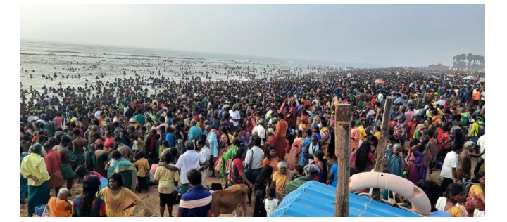 திருச்செந்தூர் முருகன் கோவிலில் இன்று தைப்பூசம் திருவிழாவை முன்னிட்டு திருநெல்வேலி சரக காவல்துறை துணை தலைவர் பிரவேஷ் குமார் இ.கா.ப மற்றும் தூத்துக்குடி மாவட்ட எஸ்பி டாக்டர் எல். பாலாஜி சரவணன் ஆகியோர் பாதுகாப்பு பணி குறித்து ஆய்வு