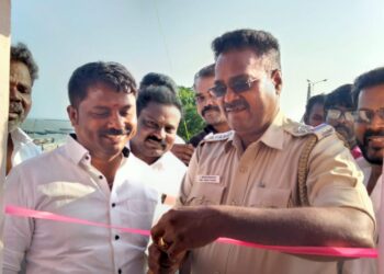 தூத்துக்குடி தாளமுத்து நகர் கடற்கரை பகுதியில் குற்றச் செயல்களை தடுக்கும் வகையில் கேமிரா மூலம் கண்காணிப்பு பணி துவக்க விழா: பஞ்.தலைவர் சரவணக்குமார் தலைமையில் நடைபெற்றது.