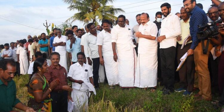 நாகப்பட்டினம் மாவட்டத்தில் பருவம் தவறிய கன மழையினால் பயிர் பாதிப்பு ஏற்பட்ட பகுதிகளில் வேளாண்மை மற்றும் உழவர் நலத்துறை அமைச்சர் எம்.ஆர்.கே.பன்னீர்செல்வம் ஆய்வு மேற்கொண்டார்.