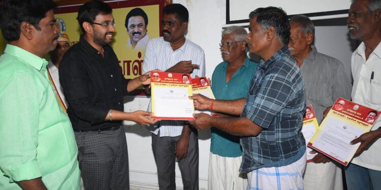 நாகப்பட்டினம்; மாவட்ட ஆட்சியர் அலுவலகத்தில்வாராந்திர மக்கள் குறைதீர்;க்கும் நாள் கூட்டம் மாவட்ட ஆட்சித்தலைவர் டாக்டர் அ.அருண்தம்புராஜ் தலைமையில் நடைபெற்றது.