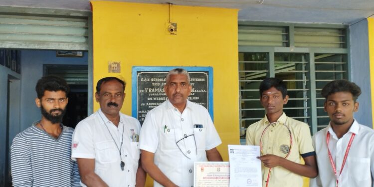 தூத்துக்குடி பள்ளி மாணவர் தேசிய பூப்பந்து போட்டிக்கு தகுதி