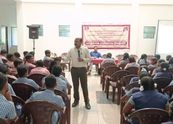 நாகப்பட்டினம் மாவட்டம் புதிய பேருந்து நிலையம் அருகிலுள்ள அவுரித்திடலில் செய்தி மக்கள் தொடர்புத் துறையின் சார்பில் அமைக்கப்பட்டிருந்த ஓயா உழைப்பின் ஓராண்டு – கடைகோடி தமிழரின் கனவுகளை தாங்கி தமிழக அரசின் சாதனை விளக்க புகைப்படக் கண்காட்சி நிறைவு விழாவில் மாவட்ட ஆட்சித்தலைவர் டாக்டர்.அ.அருண்தம்புராஜ் கலந்துகொண்டார். 