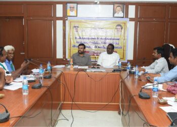 நாகப்பட்டினம் மாவடட ஆட்சியர் அலுவலக கூட்டரங்கில் மீன்வளம் மற்றும    மீனவர் நலத்துறை சார்பில் உள்நாட்டு மீன்உற்பத் தியினை பெறுக்குவதற்க்கு   மீன்வளர்ப்பு விவசாயிகளுடனான கலந்துரையாடல் கூட்டம மாவட்ட   ஆட்சித்தலைவர் டாக்டா அ.அருண்தம்புராஜ் தமிழ்நாடு   மீன் வளர்ச்சி கழக தலைவர் என்.கௌதமன் ஆகியோர் தலைமையில்   நடைபெற்றது. 