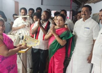 கை சின்னத்திற்கு வலிமை சேர்க்கும் ஆளும் கட்சி அமைச்சர்கள்   ஈரோட்டில் அமைச்சர் கீதாஜீவன் தீவிர தேர்தல் பிரச்சாரம்