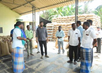 நாகப்பட்டினம் மாவட்டம் வேதாரண்யம் ஊராட்சி ஒன்றியத்திற்குட்பட்ட பகுதிகளில் நடைபெற்றுவரும் வளர்ச்சித் திட்ட பணிகளை மாவட்ட ஆட்சித்தலைவர் டாக்டர் அ.அருண்தம்புராஜ் நேரில் பார்வையிட்டு ஆய்வு மேற்கொண்டார்.