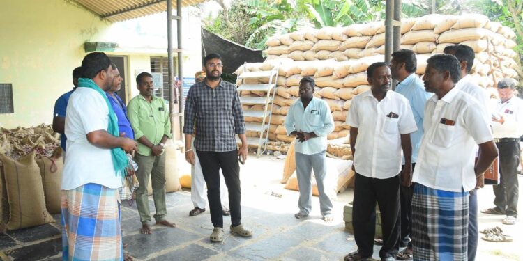 நாகப்பட்டினம் மாவட்டம் வேதாரண்யம் ஊராட்சி ஒன்றியத்திற்குட்பட்ட பகுதிகளில் நடைபெற்றுவரும் வளர்ச்சித் திட்ட பணிகளை மாவட்ட ஆட்சித்தலைவர் டாக்டர் அ.அருண்தம்புராஜ் நேரில் பார்வையிட்டு ஆய்வு மேற்கொண்டார்.