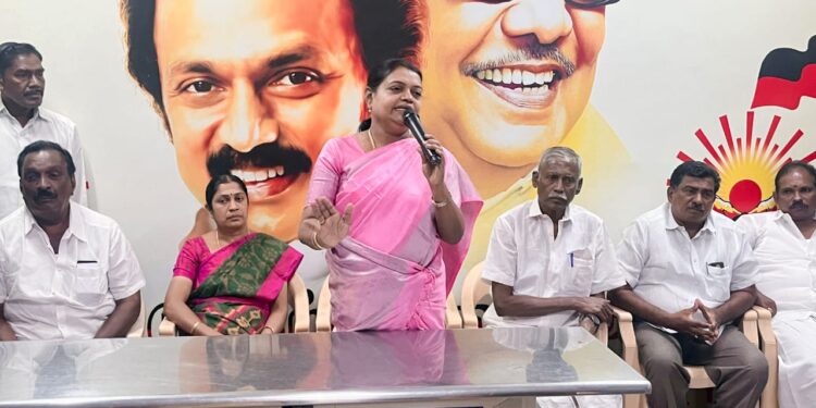 காங்கிரஸ் வேட்பாளர் இளங்கோவன் வெற்றிக்கு அனைவரும் தீவிரமாக பணியாற்ற வேண்டும். அமைச்சர் கீதாஜீவன் ஈரோட்டில் பேச்சு