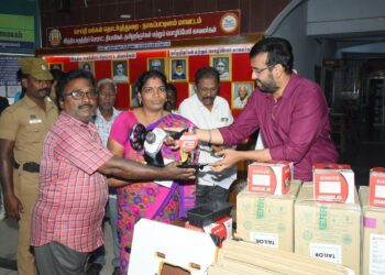 நாகப்பட்டினம் மாவட்ட ஆட்சியர் அலுவலகத்தில்வாராந்திர மக்கள் குறைதீர்க்கும் நாள் கூட்டம் மாவட்ட ஆட்சித்தலைவர் டாக்டர் அ.அருண்தம்புராஜ் தலைமையில் இன்று நடைபெற்றது.