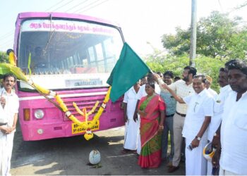 நாகப்பட்டினம் மாவட்டம் கீழ்வேளுர் வட்டம் முப்பத்திகோட்டகம் கிராமம் முதல் திருவாரூர் என்ற வழித்தடத்தில் பேருந்து வசதியினை மாவட்ட ஆட்சித்தலைவர் டாக்டர்.அ.அருண்தம்புராஜ் இன்று இன்று தொடங்கி வைத்தார்.