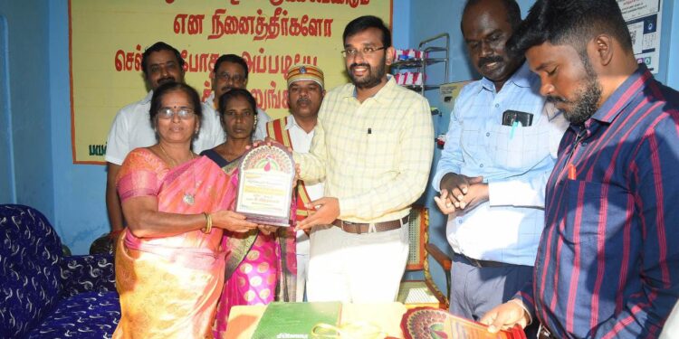 நாகப்பட்டினம் மாவட்டம் கீழ்வேளுர் வட்டம் முப்பத்திகோட்டகம் கிராமம் முதல் திருவாரூர் என்ற வழித்தடத்தில் பேருந்து வசதியினை மாவட்ட ஆட்சித்தலைவர் டாக்டர்.அ.அருண்தம்புராஜ் இன்று இன்று தொடங்கி வைத்தார்.