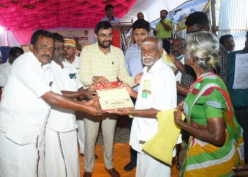 நாகப்பட்டினம் மாவட்டம் திருமருகல் ஊராட்சி ஒன்றியம் ஏர்வாடி ஊராட்சியில் மக்கள் நேர்காணல் முகாமில் 95 பயனாளிகளுக்கு சுமார் ரூ.19 லட்சத்து 53 ஆயிரத்து 396 மதிப்பிலான நலத்திட்ட உதவிகளை மாவட்ட ஆட்சித்தலைவர் டாக்டர் அ.அருண்தம்புராஜ் வழங்கினார்.