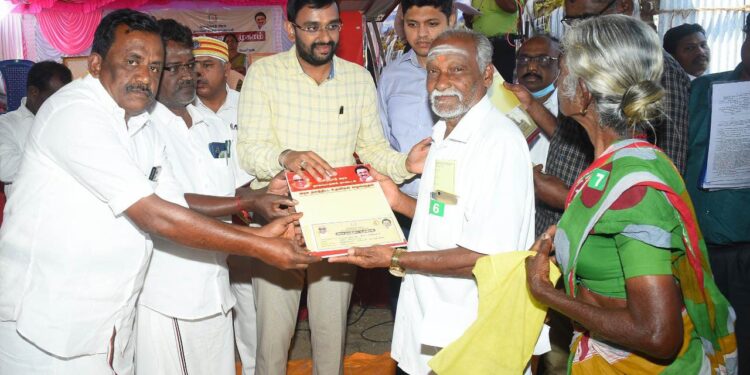 நாகப்பட்டினம் மாவட்டம் திருமருகல் ஊராட்சி ஒன்றியம் ஏர்வாடி ஊராட்சியில் மக்கள் நேர்காணல் முகாமில் 95 பயனாளிகளுக்கு சுமார் ரூ.19 லட்சத்து 53 ஆயிரத்து 396 மதிப்பிலான நலத்திட்ட உதவிகளை மாவட்ட ஆட்சித்தலைவர் டாக்டர் அ.அருண்தம்புராஜ் வழங்கினார்.