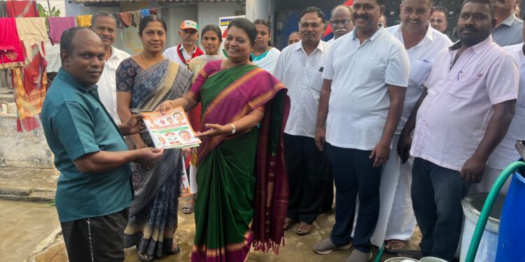 ஈரோட்டில் அதிமுக டெபாசிட் இழக்க வேண்டும். அமைச்சர் கீதாஜீவன் மார்க்கன்டேயன் எம்.எல்.ஏ வாக்காளர்களிடம் வேண்டுகோள்