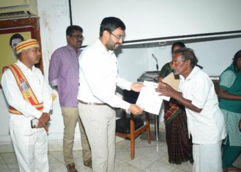 நாகப்பட்டினம்மாவட்ட ஆட்சியர் அலுவலகத்தில் வாராந்திர மக்கள் குறைதீர்க்கும் நாள் கூட்டம் மாவட்ட ஆட்சித்தலைவர் டாக்டர் அ.அருண்தம்புராஜ் தலைமையில் இன்று நடைபெற்றது.