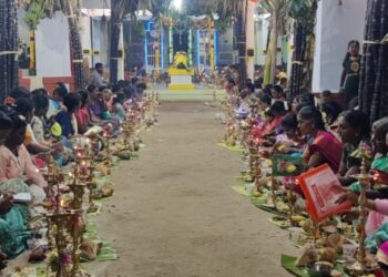 புங்கவர்நத்தம் காமாட்சி அம்மன் கோவிலில் 501 திருவிளக்கு பூஜை நடைபெற்றது.