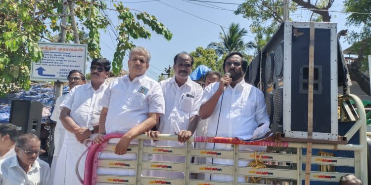 வேதாரணியம் கோட்டாச்சியர் அலுவலகம் எதிரில் நாகை திருவாரூர் மாவட்ட குடிக்காணி மற்றும் குத்தகை சாகுபடிதாரர்கள் விவசாய பாதுகாப்பு சங்கம் இணைந்து நடத்தும் கோர்க்கை ஆர்ப்பாட்டம் .