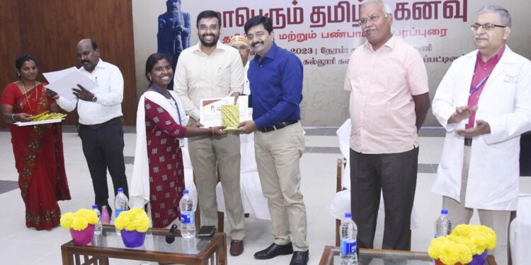 நாகப்பட்டினம் மாவட்ட அரசு மருத்துவக்கல்லூரி கலையரங்கத்தில் நடைபெற்ற மாபெரும் தமிழ் கனவு, தமிழ் மரபு மற்றும் பண்பாட்டு பரப்புரை நிகழ்ச்சியில் தமிழ்நாடு மாநில திட்டக்குழு துணைத் தலைவர் டாக்டர் ஜெயரஞ்சன் மாவட்ட ஆட்சித்தலைவர் டாக்டர் அ.அருண்தம்புராஜ் ஊடகவியலாளர் கார்த்திகை செல்வன் ஆகியோர் சொற்பொழிவாற்றினார்கள்.