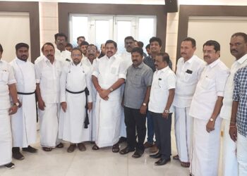 ஈரோட்டில் கிறிஸ்தவ குருவானவர்களுடன் எடப்பாடி பழனிச்சாமி சந்திப்பு