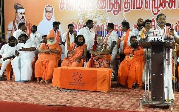 கடலுாரில் சனாதன இந்து தர்ம எழுச்சி மாநாடு : PMT நிறுவனர் இசக்கிராஜா தேவர், தென்னிந்திய பார்வேடு பிளாக் தலைவர் திருமாறன்ஜி உள்ளிட்ட முக்கிய பிரமுகர்கள் உரையாற்றினர்.!! இந்து அமைப்பினர், பொதுமக்கள், முக்கிய பிரமுகர்கள் பல்லாயிரக்கணக்கானோர் திரண்டதால் எழுச்சி மாநாடாக மாறியது!!!!