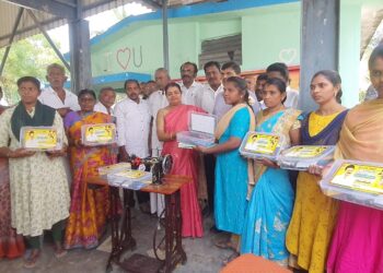 பெண்கள் திறமைகளை வளர்த்துக் கொள்ள வேண்டும் – அமைச்சர் கீதாஜீவன் பேசினார்