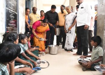 முதலமைச்சரின் காலை உணவு திட்டத்தில் மாநகராட்சி பள்ளியில் அமைச்சர் கீதாஜீவன் ஆய்வு