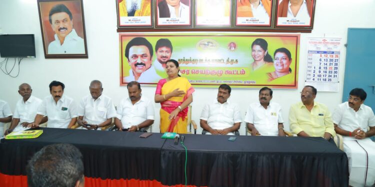 தூத்துக்குடி வருகை தரும் தமிழக முதல்வருக்கு வடக்கு மாவட்ட தி.மு.க. சார்பில் விமானநிலையம் அருகே உற்சாக வரவேற்பு மாவட்டச் செயலாளர் அமைச்சர் கீதாஜீவன் அறிக்கை