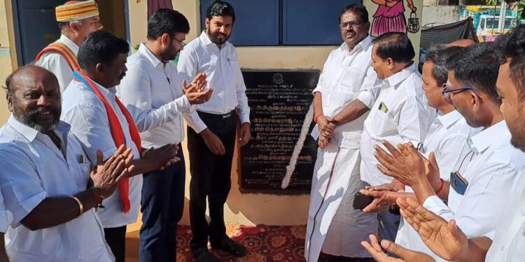 நாகப்பட்டினம் நகராட்சிக்கு உட்பட்ட பகுதிகளில் புதிய அங்கன்வாடி மைய கட்டிடத்தை மாவட்ட ஆட்சித்தலைவர் டாக்டர் அ.அருண்தம்புராஜ் தமிழ்நாடு மீன்வளர்ச்சிக் கழக தலைவர் என்.கௌதமன் நாகப்பட்டினம் சட்டமன்ற உறுப்பினர் ஜெ.முகமது ஷா நவாஸ் ஆகியோர் இன்று திறந்து வைத்தார்கள்.