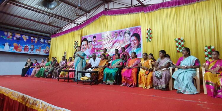 பெண் – ஆண் குழந்தைகளை பாரபட்சமின்றி அறிவுரைகள் கூறி வளர்க்க வேண்டும் மகளிர் தின விழாவில் அமைச்சர் கீதாஜீவன் பேசினார்.