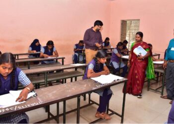 நாகப்பட்டினம் மாவட்டத்தில் மேல்நிலை இரண்டாம் ஆண்டு மாணவர்களுக்கான அரசு பொதுத்தேர்வு நடைபெறுவதை மாவட்ட ஆட்சித்தலைவர் டாக்டர் அ.அருண்தம்புராஜ் இன்று நேரில் பார்வையிட்டு ஆய்வு மேற்கொண்டார்.