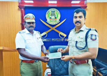 காவல்துறையில் பணியாற்றி வரும் வாரிசுகளுக்கான சிறப்பு கல்வி உதவித் தொகையை மாவட்ட எஸ்பி  பாலாஜி சரவணன் வழங்கினார்