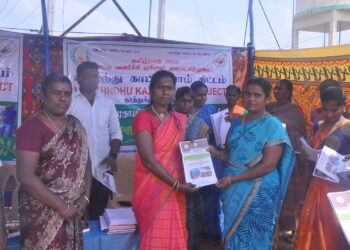 தூத்துக்குடி கருங்குளத்தில் வாழ்ந்து காட்டுவோம் திட்டத்தின் கீழ் கால்நடைகளுக்கான மருத்துவ முகாம் நடைபெற்றது.