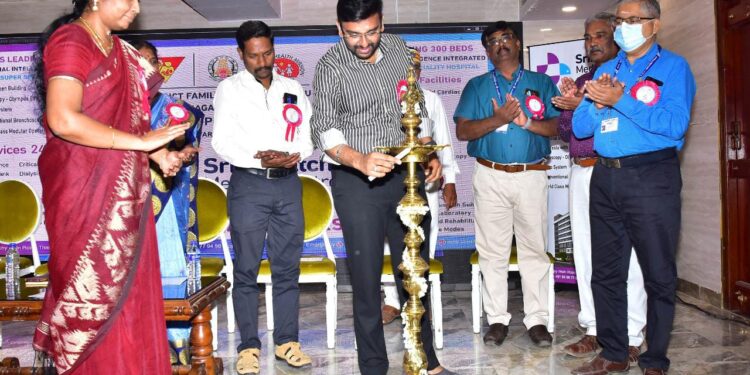 நாகப்பட்டினம் மாவட்டம் வேளாங்கண்ணியில் தமிழ்நாடு அரசின் குடும்ப நல துறை சார்பில் நாகப்பட்டினம், திருவாரூர், மயிலாடுதுறை ஆகிய மாவட்டங்களில் பணிபுரியும் அரசு மற்றும் தனியார் மருத்துவர்களுக்கான தர நிர்ணயக்குழு ஒருநாள் பயிலரங்கத்தினை மாவட்ட ஆட்சித்தலைவர் டாக்டர் அ.அருண்தம்புராஜ் இன்று குத்து விளக்கேற்றி தொடங்கி வைத்தார்.