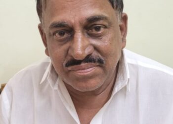 வேதாரண்யம் அடுத்த கருப்பம்புலம் அருகே தங்கம் வாங்கித் தருவதாக சொல்லி 16 லட்சம் பணம் வாங்கி கொண்டு ஏமாற்றிய பண்டரிநாதன் என்பவர் கைது