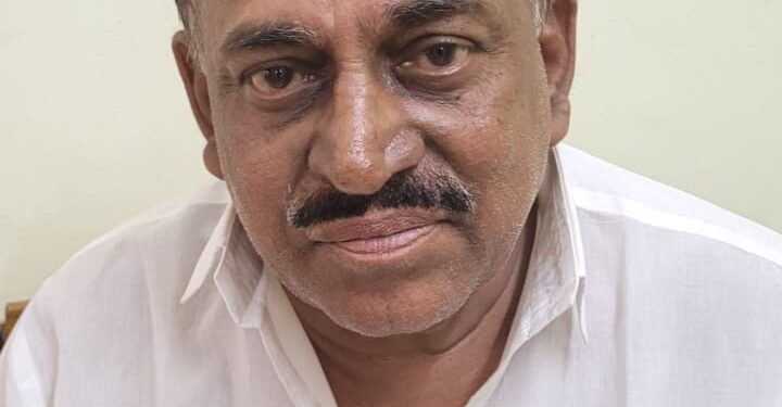 வேதாரண்யம் அடுத்த கருப்பம்புலம் அருகே தங்கம் வாங்கித் தருவதாக சொல்லி 16 லட்சம் பணம் வாங்கி கொண்டு ஏமாற்றிய பண்டரிநாதன் என்பவர் கைது