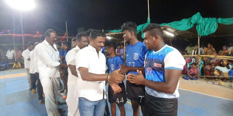 மாப்பிள்ளையூரணியில் முதல்வர் மு.க.ஸ்டாலின் பிறந்தநாள் கபாடி போட்டி ஒன்றிய செயலாளர் சரவணக்குமார் துவக்கி வைத்தார்.