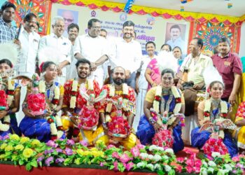 வேதாரணியம் அடுத்த துளசியாப்பட்டினத்தில் ஔவையாருக்கு மணிமண்டபம்