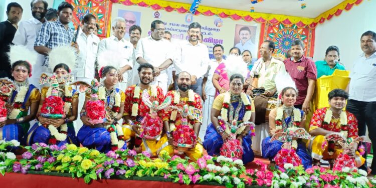 வேதாரணியம் அடுத்த துளசியாப்பட்டினத்தில் ஔவையாருக்கு மணிமண்டபம்