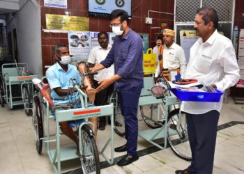 நாகப்பட்டினம் மாவட்ட ஆட்சியர் அலுவலகத்தில் மக்கள் குறைதீர்க்கும் நாள் கூட்டம்மாவட்ட ஆட்சித்தலைவர் டாக்டர் அ.அருண்தம்புராஜ் தலைமையில் இன்று நடைபெற்றது.