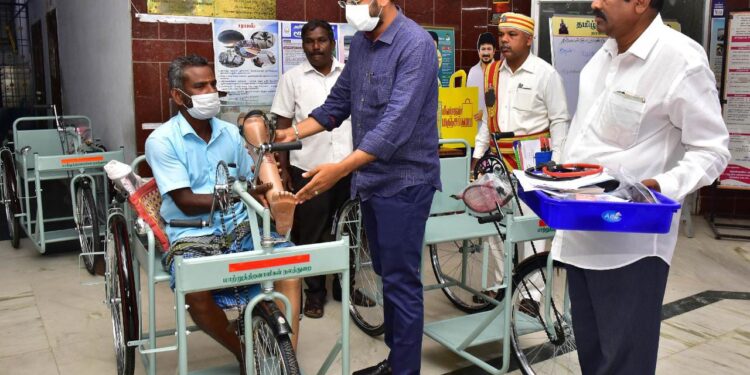 நாகப்பட்டினம் மாவட்ட ஆட்சியர் அலுவலகத்தில் மக்கள் குறைதீர்க்கும் நாள் கூட்டம்மாவட்ட ஆட்சித்தலைவர் டாக்டர் அ.அருண்தம்புராஜ் தலைமையில் இன்று நடைபெற்றது.