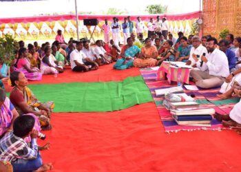 நாகப்பட்டினம் மாவட்டம் கீழையூர் ஊராட்சி ஒன்றியம் திருக்குவளை ஊராட்சியில் உலக தண்ணீர் தினத்தை முன்னிட்டு நடைப்பெற்ற கிராமசபை கூட்டத்தில் சிறப்பு அழைப்பாளர்களாக மாவட்ட ஆட்சித்தலைவர் டாக்டர்.அ.அருண்தம்புராஜ் கீழ்வேளுர் சட்டமன்ற உறுப்பினர் வி.பி.நாகை மாலி ஆகியோர் இன்று கலந்து கொண்டனர்.