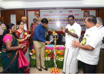 நாகப்பட்டினம் மாவட்டம் பாப்பாகோவில் உள்ள சர் ஐசக் நியூட்டன் கல்லூரியில் உலக காசநோய் தினத்தினை முன்னிட்டு மாவட்ட காசநோய் மையம் சார்பில் தேசிய காசநோய் ஒழிப்பு திட்டத்தின் கீழ் உலக காசநோய் தின விழாவினை மாவட்ட ஆட்சித்தலைவர் டாக்டர் அ.அருண்தம்புராஜ் குத்துவிளக்கேற்றி தொடங்கி வைத்தார்.