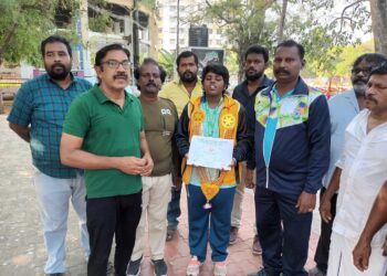 காது கேளாதோர் மற்றும் வாய் பேசமுடியாதவர்-களுக்கான குண்டு எரிதல் போட்டியில் பங்கேற்ற தூத்துக்குடி-யை சேர்ந்த மாற்றுதிறனாளி மாணவி இந்திய அளவில் 3-இடம் பிடித்து சாதனை