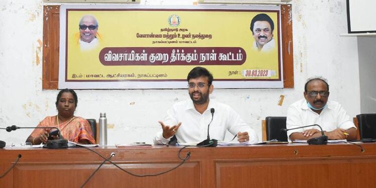 நாகப்பட்டினம் மாவட்ட ஆட்சியர் அலுவலக கூட்டரங்கில் விவசாயிகள் குறைதீர்க்கும் நாள் கூட்டம் மாவட்ட ஆட்சித்தலைவர் டாக்டர் அ.அருண்தம்புராஜ் தலைமையில் இன்று நடைபெற்றது.